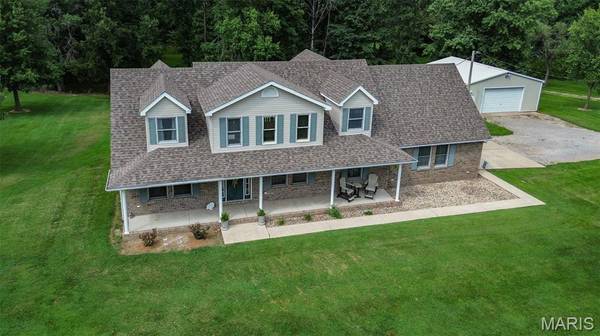 3816 Airport RD, Godfrey, IL 62035