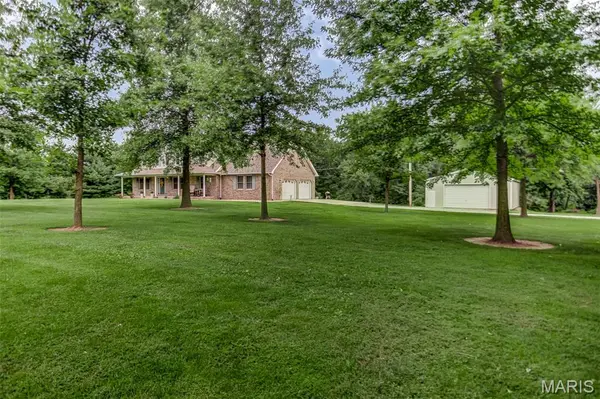 3816 Airport RD, Godfrey, IL 62035