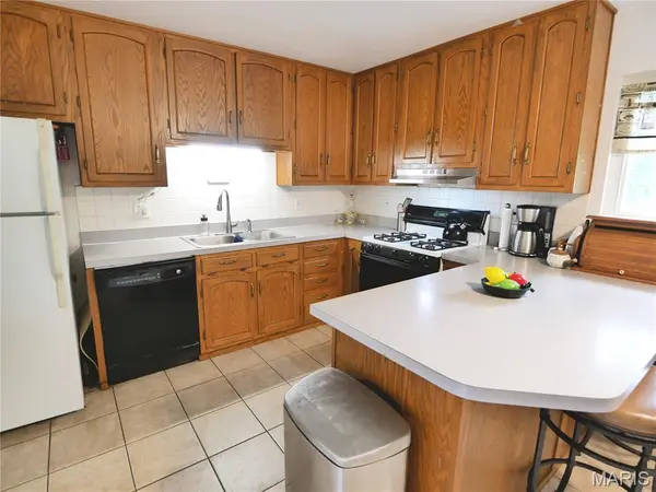 2020 Yaqui DR, Florissant, MO 63031