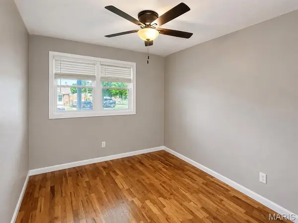 9775 Radio DR, St Louis, MO 63123