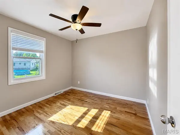 9775 Radio DR, St Louis, MO 63123