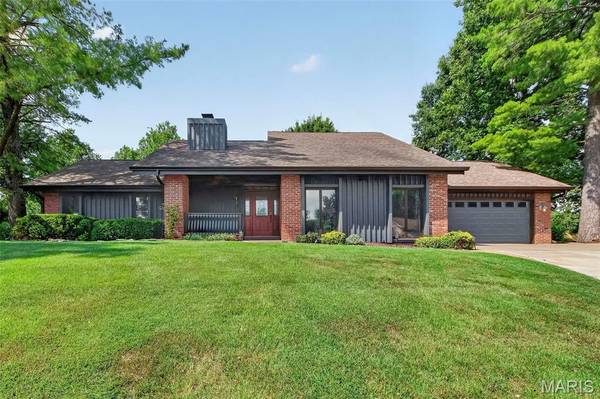 1028 Monfort CT, Lake St Louis, MO 63367