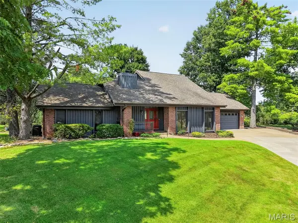 1028 Monfort CT, Lake St Louis, MO 63367