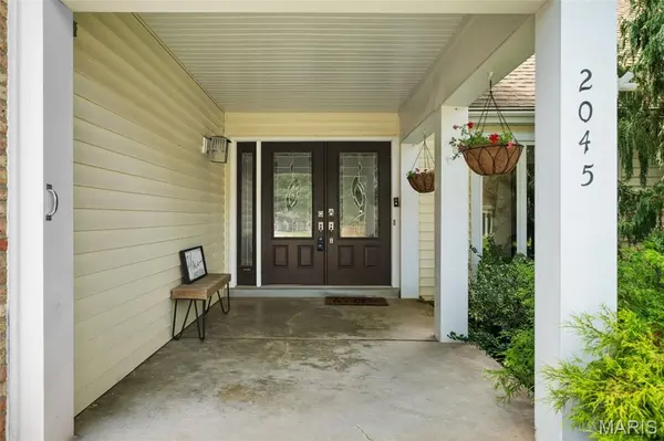 2045 Country Field DR, Chesterfield, MO 63017