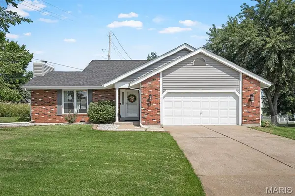 1 Oak Valley DR, St Peters, MO 63376