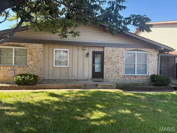 3157 Leisurewood CT #B, Florissant, MO 63033