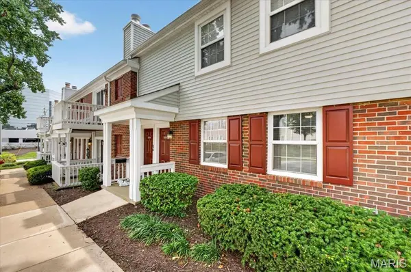8816 Eager RD, Brentwood, MO 63144