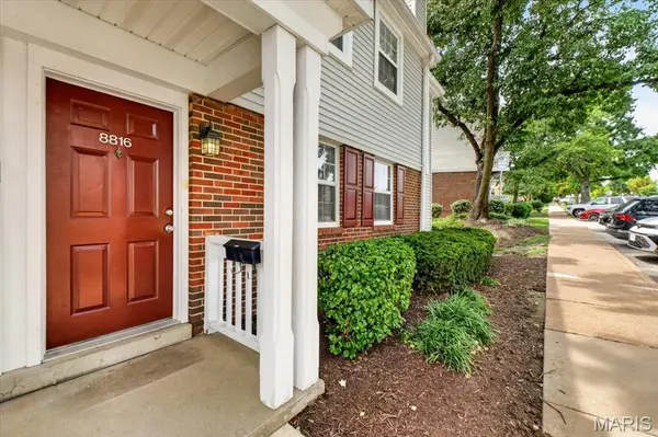 8816 Eager RD, Brentwood, MO 63144