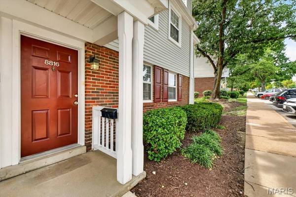 8816 Eager RD, Brentwood, MO 63144
