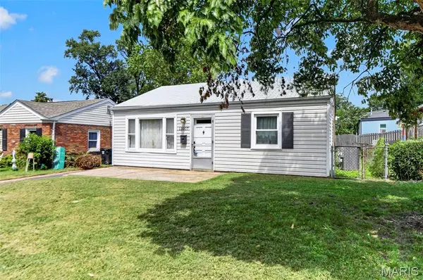 11007 Saint Ambrose LN, St Ann, MO 63074