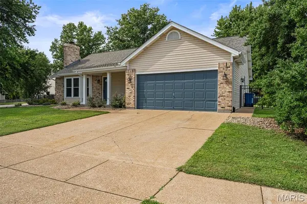 3035 Arrowhead Point DR, St Louis, MO 63129