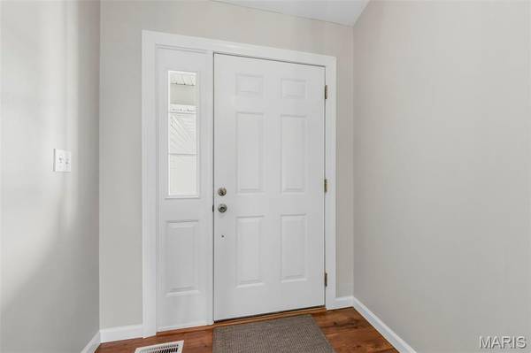 215 Old Chesapeake DR, Wentzville, MO 63385