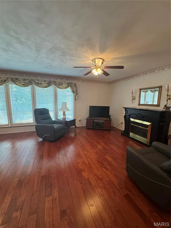 353 Bellestri DR, Ballwin, MO 63021