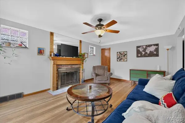 5305 Reber PL, St Louis, MO 63139