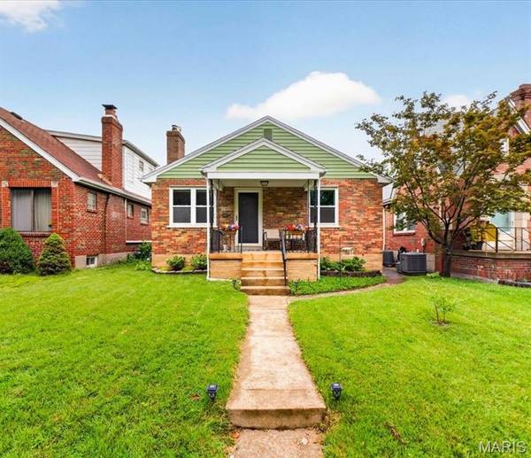 5305 Reber PL, St Louis, MO 63139