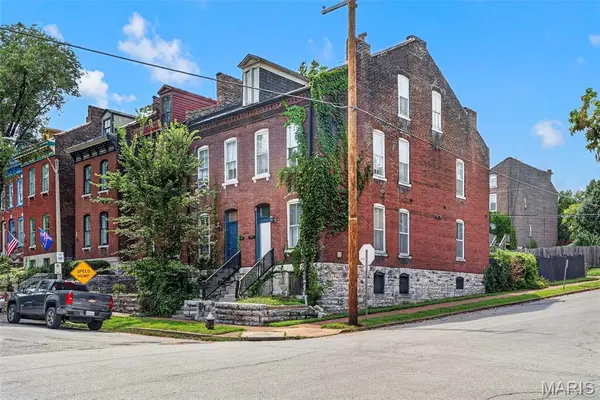 2301 S 11th ST, St Louis, MO 63104