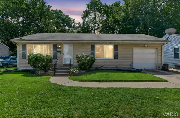 9242 Leamont DR, St Louis, MO 63136