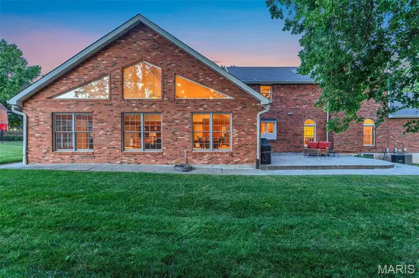 8831 Gladlea DR, Sunset Hills, MO 63127