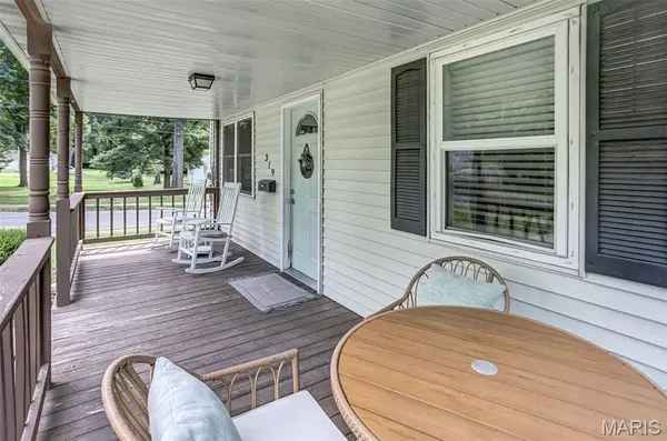 319 Quarry ST, Staunton, IL 62088