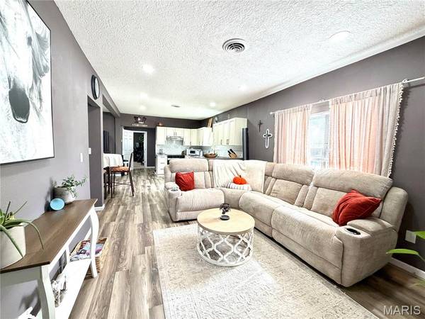 905 E 3rd ST, Salem, MO 65560