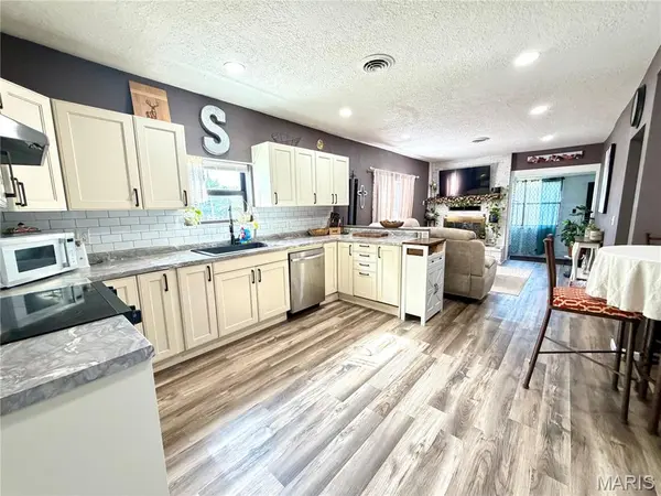 905 E 3rd ST, Salem, MO 65560