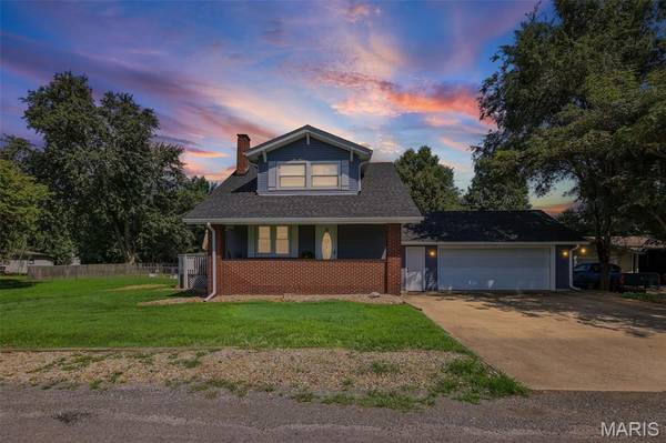 4825 Shady LN, Roxana, IL 62084