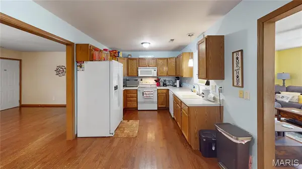 9856 Oak Grove School RD, Lebanon, IL 62254