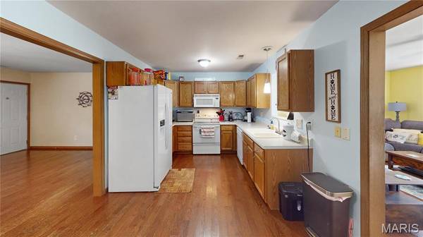 9856 Oak Grove School RD, Lebanon, IL 62254