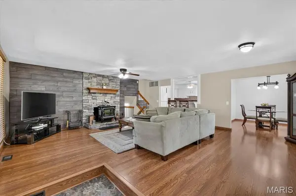 17 Glenna DR, St Peters, MO 63376