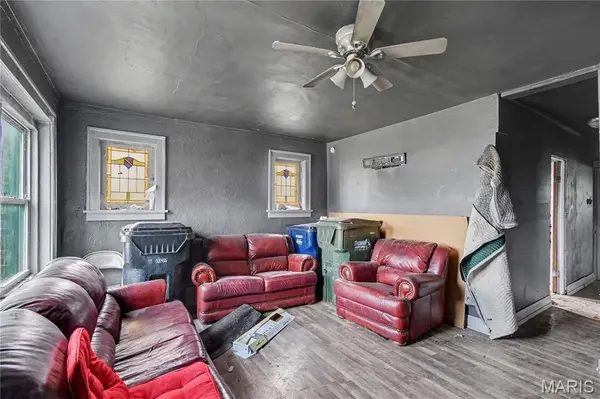 5704 Labadie AVE, St Louis, MO 63120
