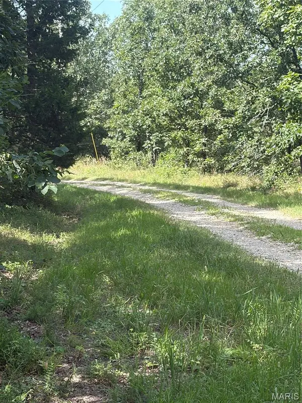 1050 Whitetail Glen TRL, Ironton, MO 63650