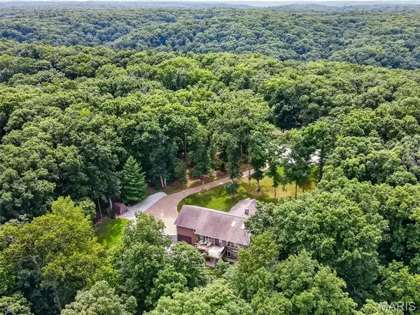 29 Greenview DR, Defiance, MO 63341