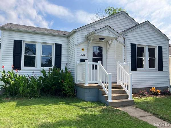 1323 E 6th ST, Washington, MO 63090