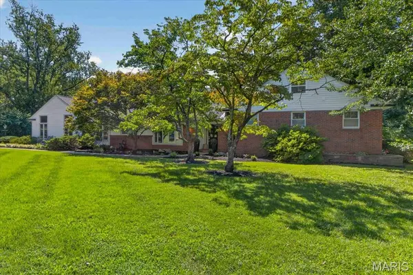 11 High Acres DR, St Louis, MO 63132