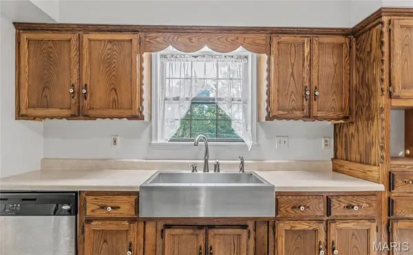 16324 Hardwood LN, St Robert, MO 65584