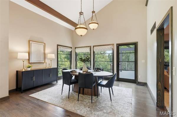 1212 Walnut Hill Farm DR, Chesterfield, MO 63005
