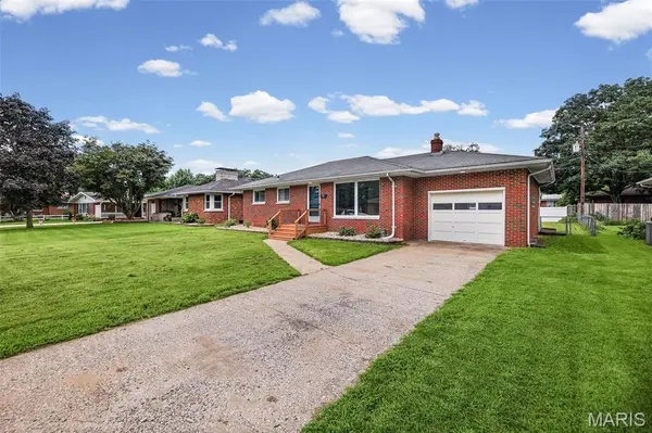 722 Berry RD, Wood River, IL 62095