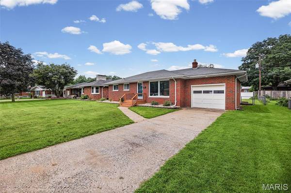 722 Berry RD, Wood River, IL 62095