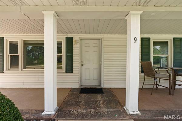 9 Mingo LN, Lake St Louis, MO 63367