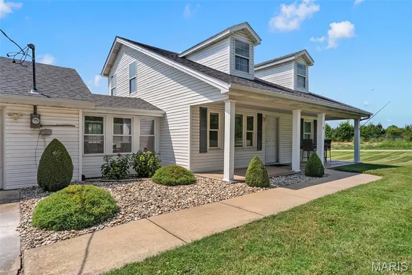 9 Mingo LN, Lake St Louis, MO 63367