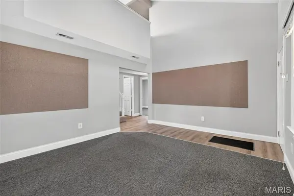 9 Mingo LN, Lake St Louis, MO 63367