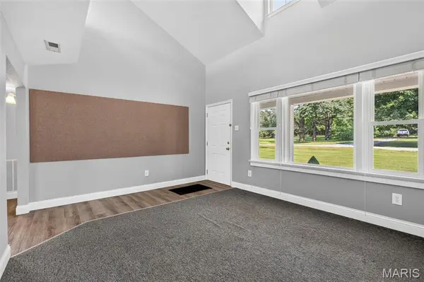 9 Mingo LN, Lake St Louis, MO 63367