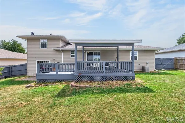 1325 NATHANIEL DR, Lebanon, MO 65536