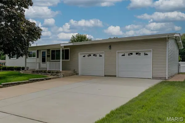 1420 Bobolink DR, Florissant, MO 63031