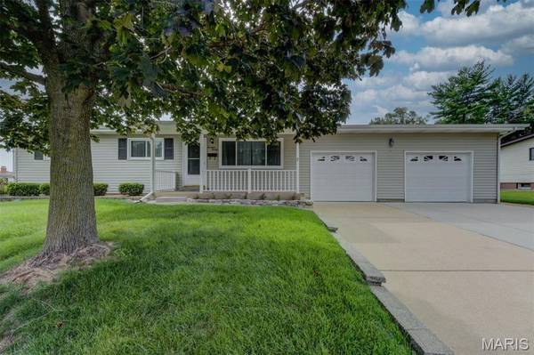 1420 Bobolink DR, Florissant, MO 63031