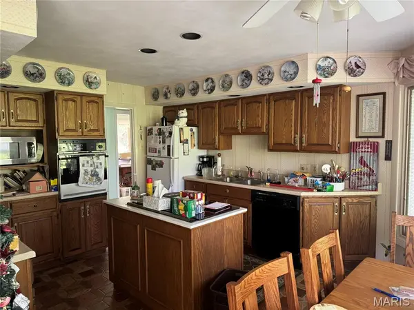 247 Geremma DR, Ballwin, MO 63011