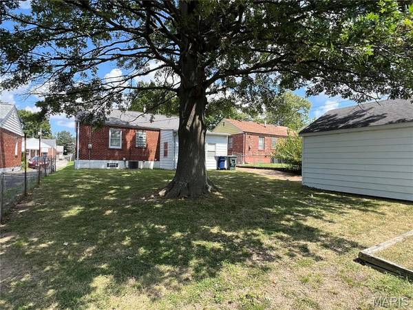 4332 Sunshine DR, St Louis, MO 63116