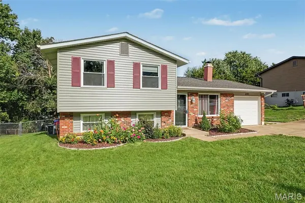 2221 Country Wood DR, Imperial, MO 63052
