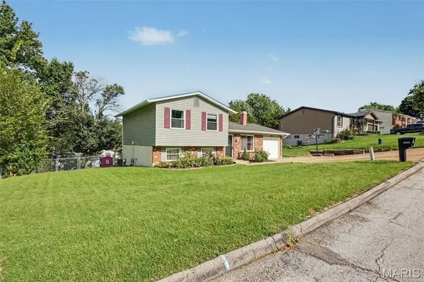 2221 Country Wood DR, Imperial, MO 63052