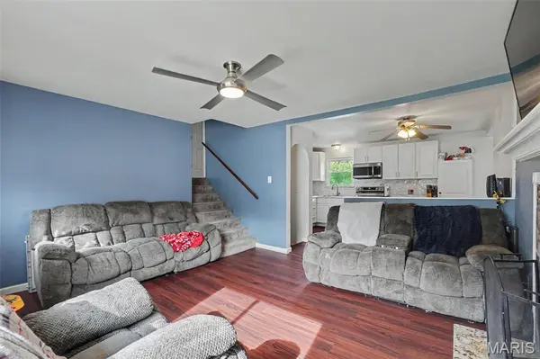 2221 Country Wood DR, Imperial, MO 63052